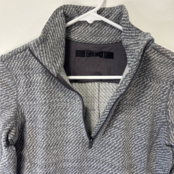 Lululemon Outrun 1/2 Zip Heathered Grey Pullover Jacket Athleisure Running Gym - Picture 5 of 10